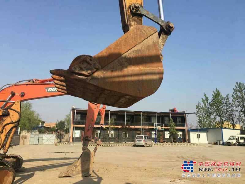 陕西出售转让二手5500小时2012年现代轮挖R210W挖掘机