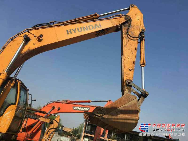 陕西出售转让二手5500小时2012年现代轮挖R210W挖掘机