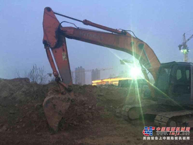 河南出售转让二手7557小时2013年日立ZX240挖掘机