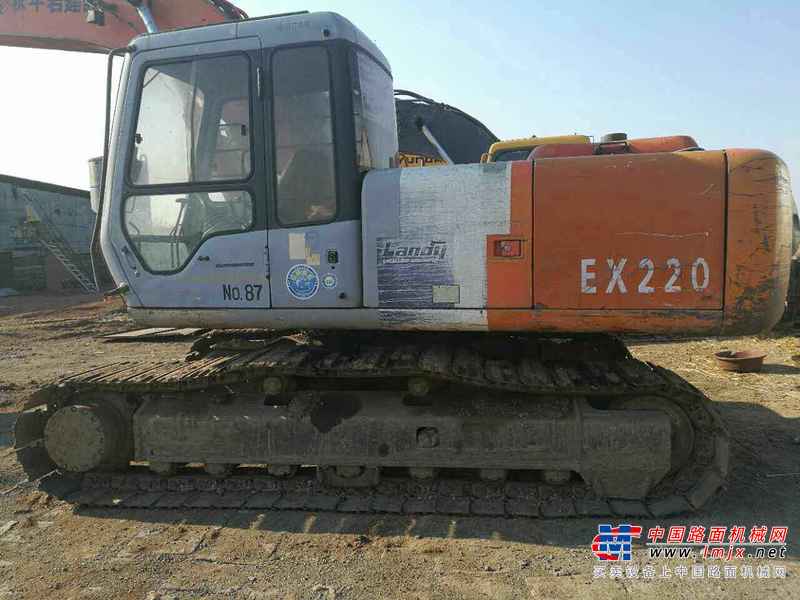 黑龙江出售转让二手18000小时2004年日立EX200挖掘机