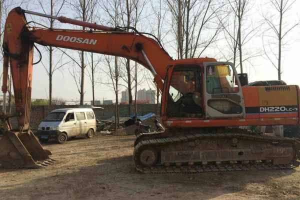河南出售转让二手9000小时2010年斗山DH220挖掘机