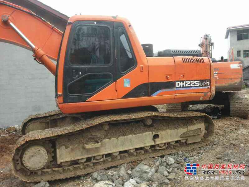 重庆出售转让二手8000小时2010年斗山DH225挖掘机
