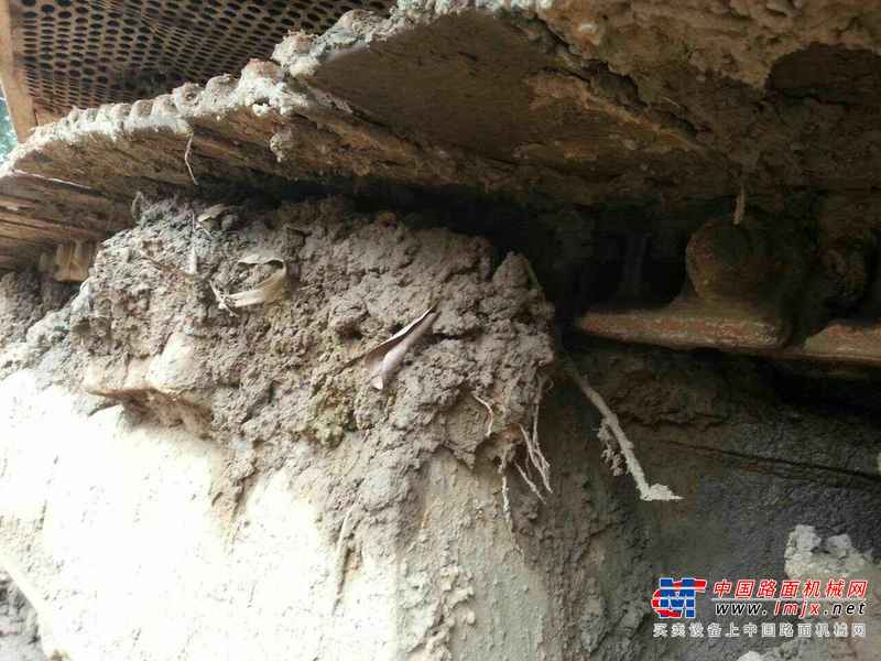 重庆出售转让二手18000小时2005年现代R200挖掘机