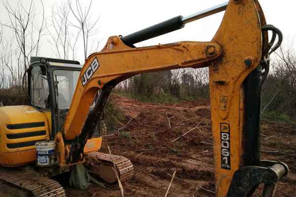 湖北出售转让二手5500小时2012年JCB8061挖掘机