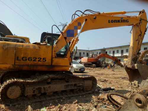 云南出售转让二手8000小时2010年龙工LG6215挖掘机
