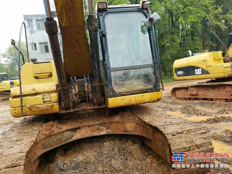 江西出售转让二手10000小时2009年卡特彼勒323DL挖掘机