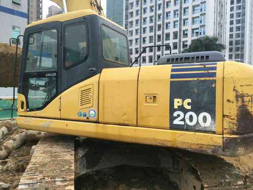 广东出售转让二手8000小时2005年小松PC200挖掘机