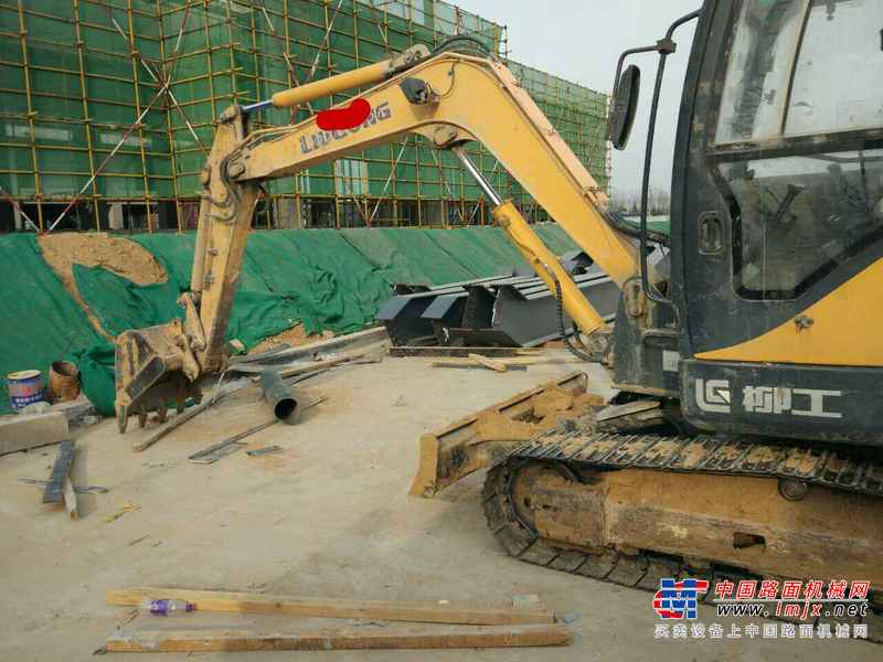 山东出售转让二手6000小时2012年柳工CLG906C挖掘机