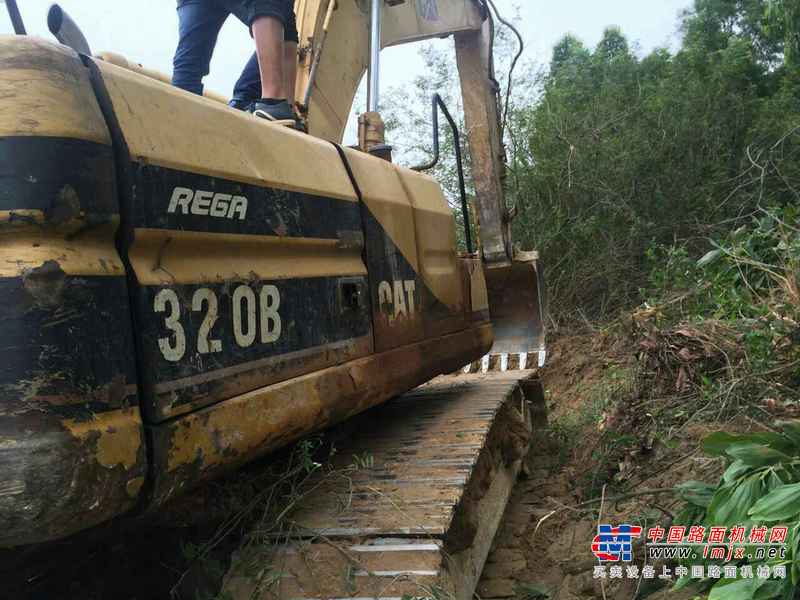 广东出售转让二手10000小时2003年卡特彼勒320B挖掘机