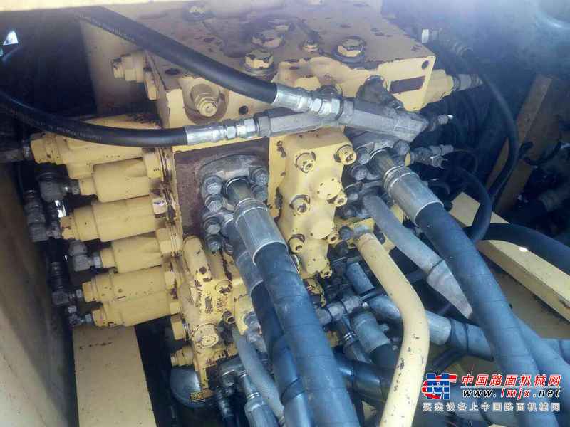 广东出售转让二手8000小时2006年小松PC200挖掘机