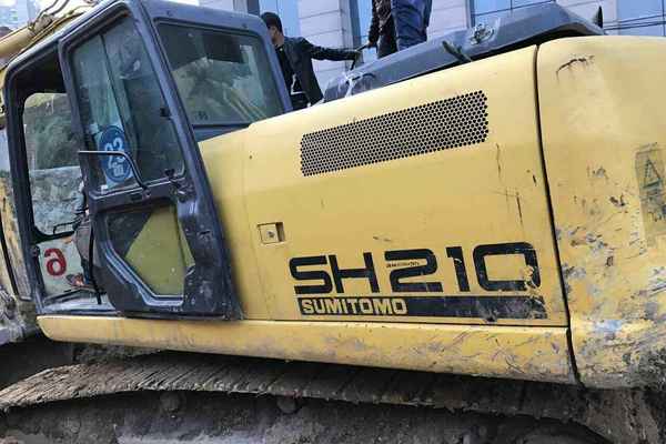 安徽出售转让二手9900小时2010年住友SH210挖掘机