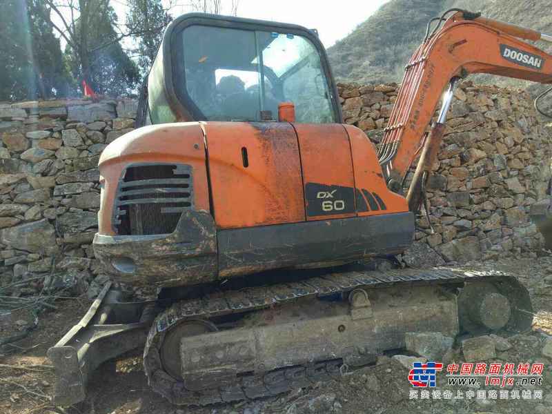 河南出售转让二手8000小时2011年斗山DX60挖掘机