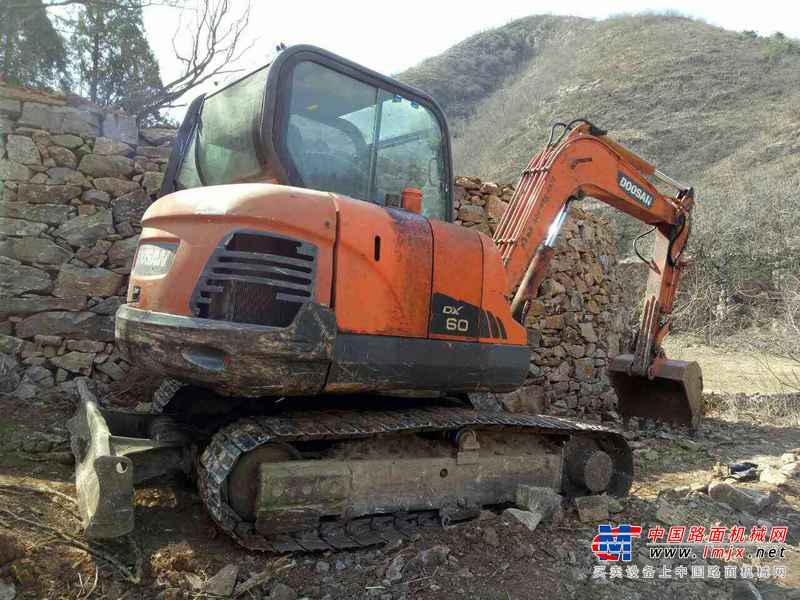 河南出售转让二手8000小时2011年斗山DX60挖掘机