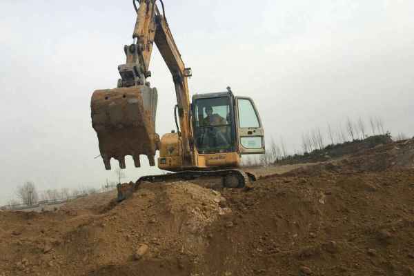陕西出售转让二手5800小时2010年龙工LG6060挖掘机