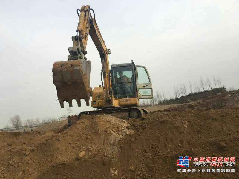 陕西出售转让二手5800小时2010年龙工LG6060挖掘机