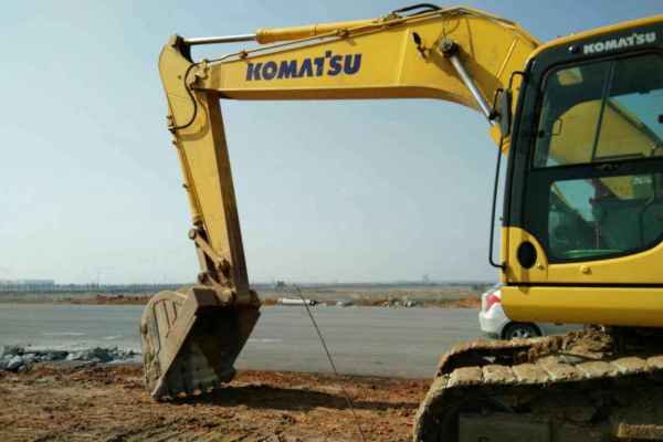 安徽出售转让二手3500小时2014年小松PC200挖掘机