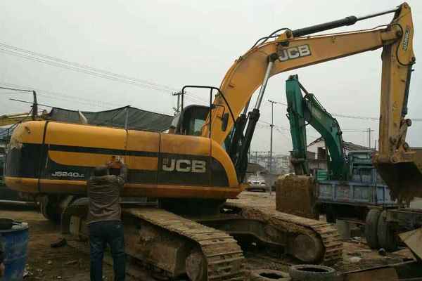 贵州出售转让二手6000小时2011年JCBJS210SC挖掘机