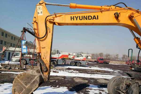 宁夏出售转让二手8000小时2010年现代轮挖R150W挖掘机