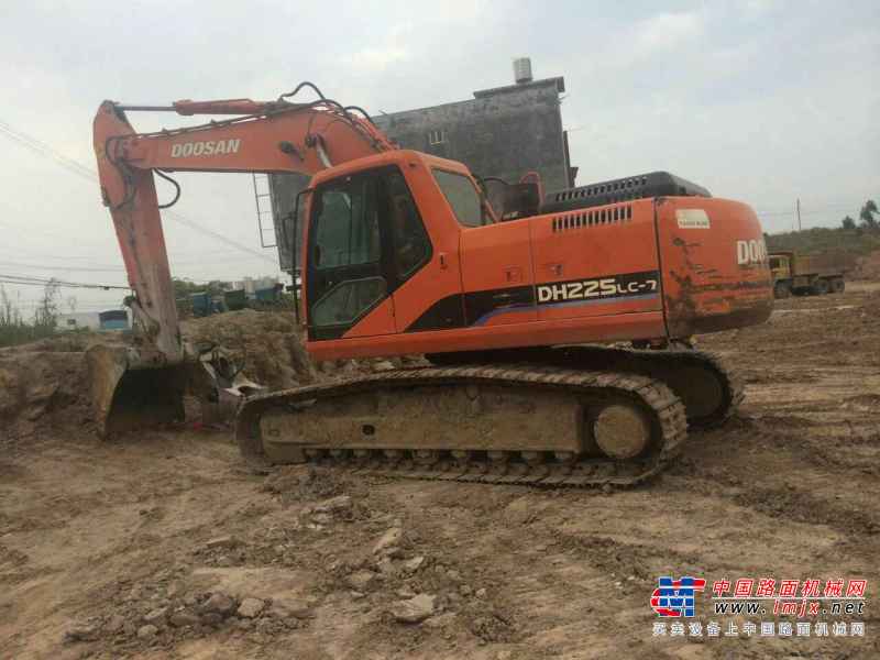 广东出售转让二手14000小时2008年斗山DH225挖掘机