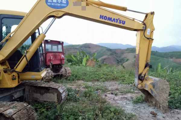 云南出售转让二手7386小时2010年小松PC60挖掘机