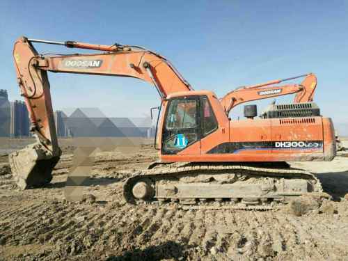 宁夏出售转让二手9000小时2010年斗山DH300LC挖掘机