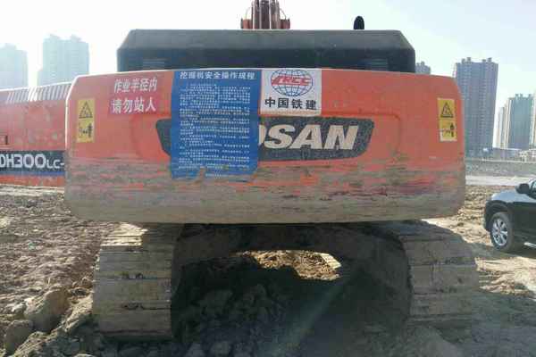 宁夏出售转让二手9000小时2010年斗山DH300LC挖掘机