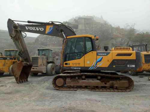 河南出售转让二手5800小时2014年沃尔沃EC220D挖掘机