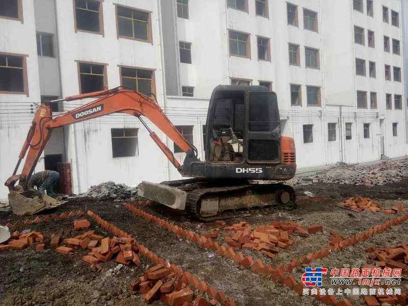贵州出售转让二手5500小时2010年斗山DH55挖掘机