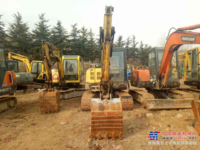 山东出售转让二手9000小时2008年现代R60挖掘机