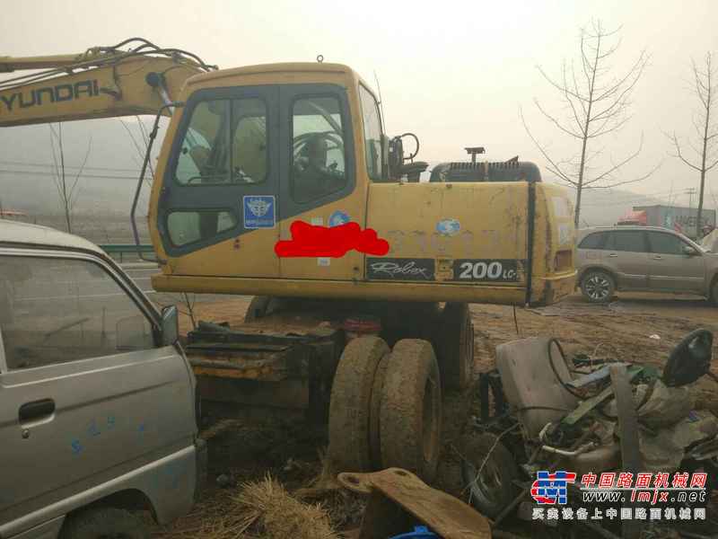 山东出售转让二手9000小时2006年现代轮挖R130W挖掘机