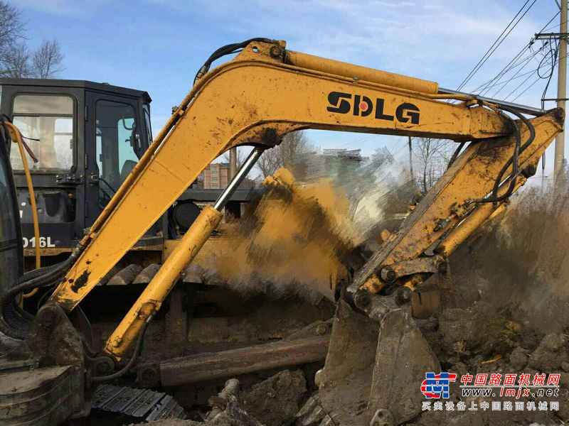 黑龙江出售转让二手6000小时2011年临工LG665挖掘机