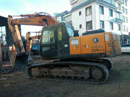 云南出售转让二手4015小时2012年现代R225LC挖掘机