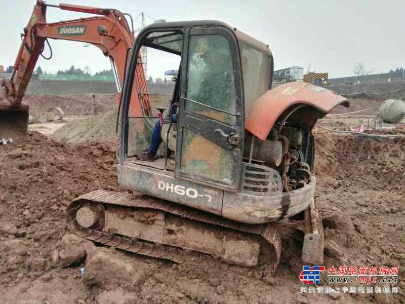 重庆出售转让二手5500小时2014年斗山DH60挖掘机