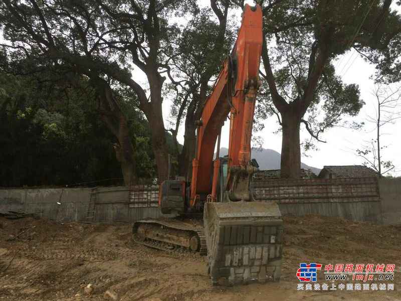 江西出售转让二手15000小时2010年日立ZX240挖掘机