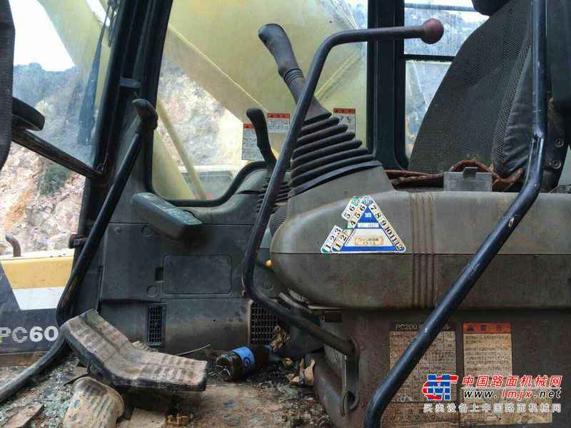 广东出售转让二手12000小时2006年小松PC200挖掘机
