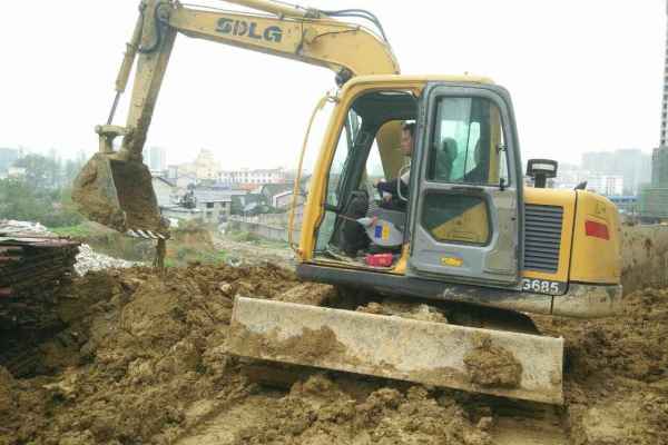 湖南出售转让二手4900小时2012年临工LG685挖掘机