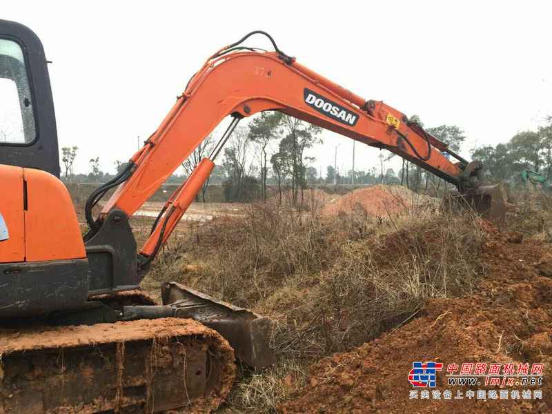 江西出售转让二手5800小时2013年斗山DH55挖掘机