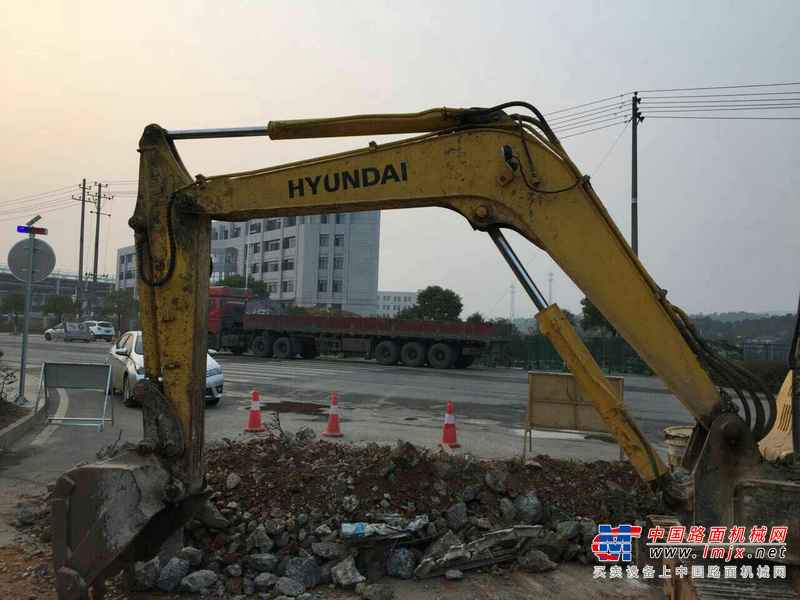 江西出售转让二手9000小时2012年现代R55挖掘机
