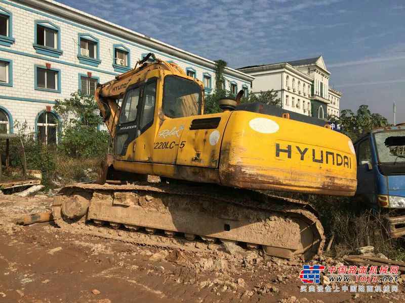 江西出售转让二手15000小时2003年现代R220LC挖掘机