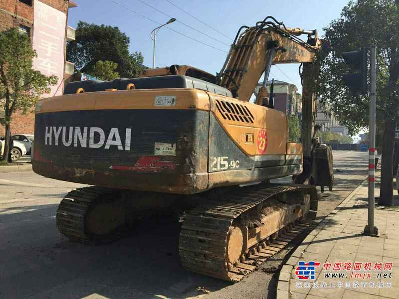 江西出售转让二手8500小时2011年现代R215挖掘机