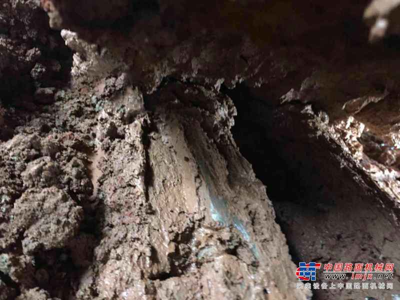 江西出售转让二手7500小时2010年现代R60挖掘机