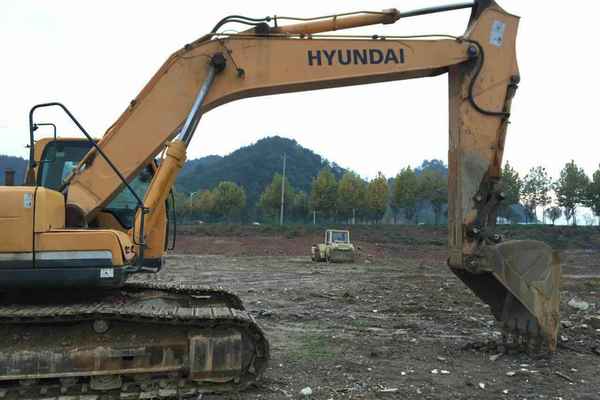 江西出售转让二手8900小时2011年现代R305LC挖掘机