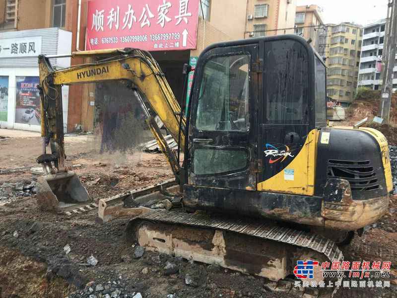 江西出售转让二手8860小时2013年现代R60挖掘机