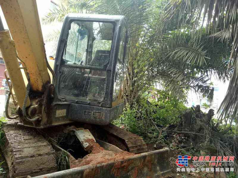 江西出售转让二手4700小时2012年柳工CLG906C挖掘机