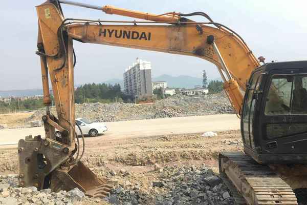 江西出售转让二手6800小时2011年现代R215挖掘机