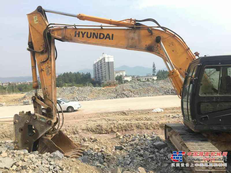江西出售转让二手6800小时2011年现代R215挖掘机
