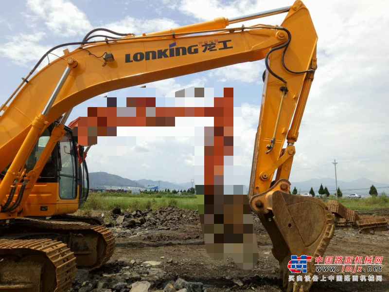 云南出售转让二手2980小时2014年龙工LG6220D挖掘机
