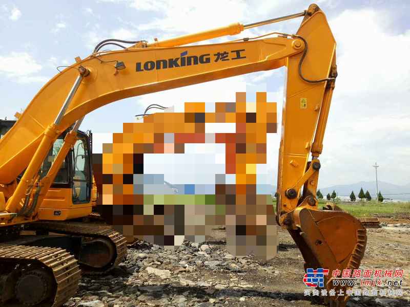 云南出售转让二手1438小时2015年龙工LG6220D挖掘机