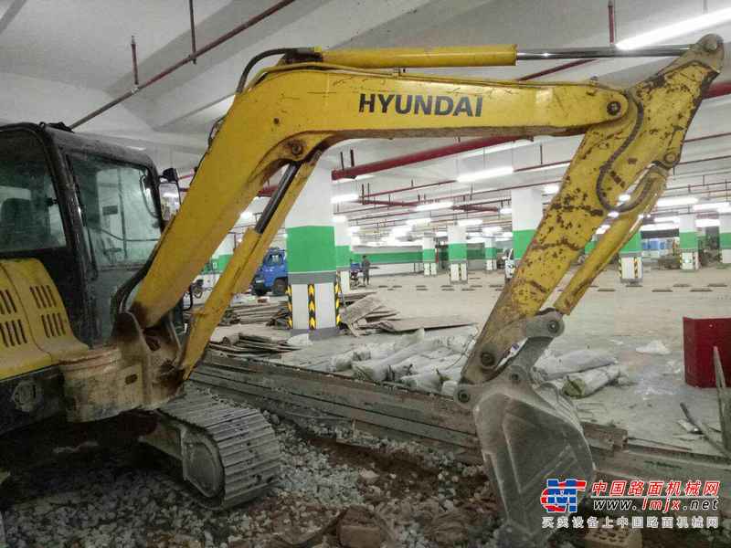江西出售转让二手3000小时2014年现代R60挖掘机