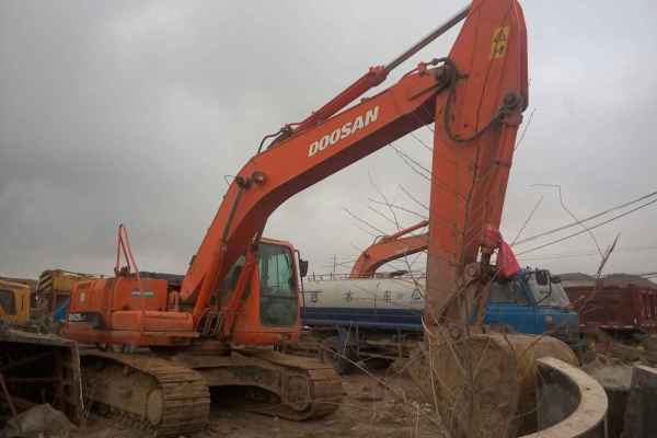 甘肃出售转让二手10500小时2009年斗山DH225挖掘机
